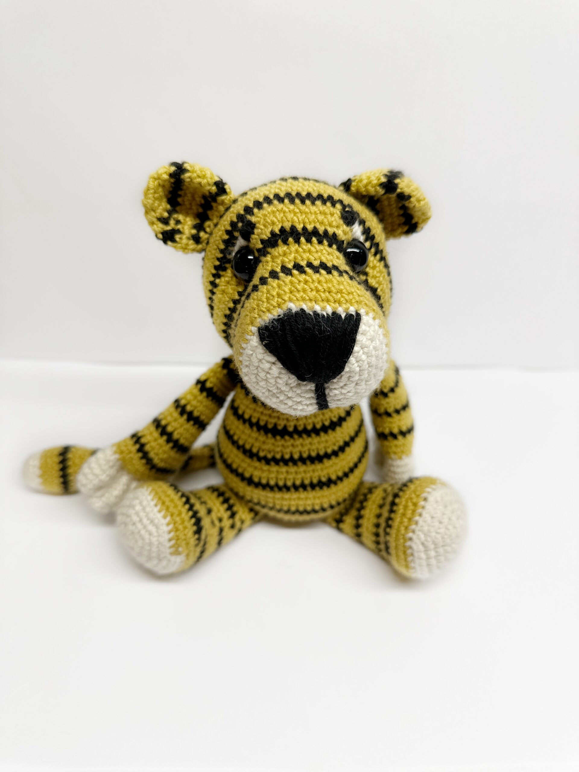 Kosedyr tommy tiger heklet