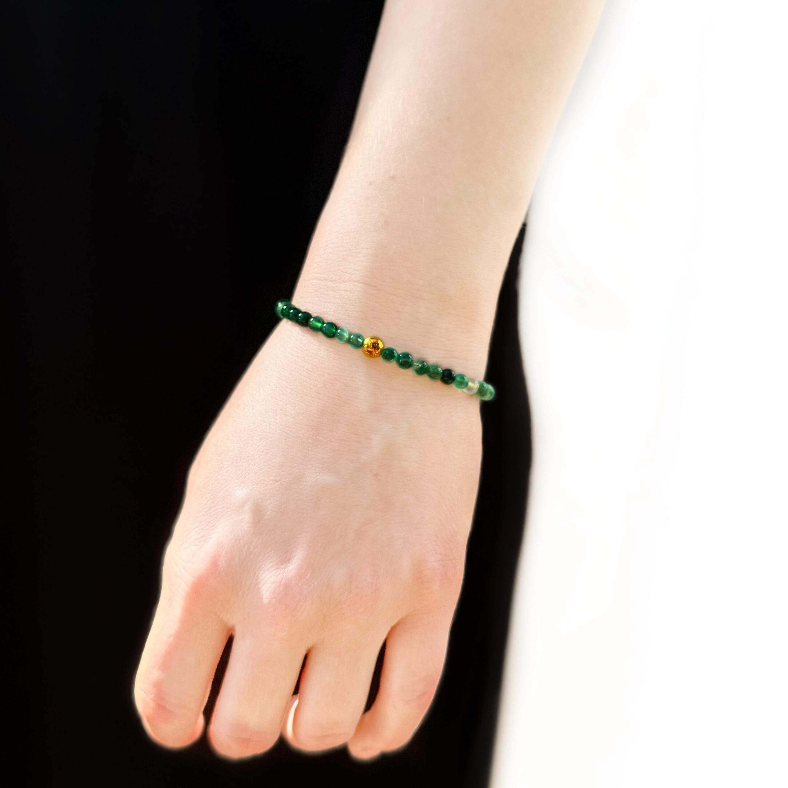 Armbånd - perlearmbånd - håndlaget av  halvedelstener i grønn jade - Sett det sammen med andre i samme farger så har du en flott kombinasjon