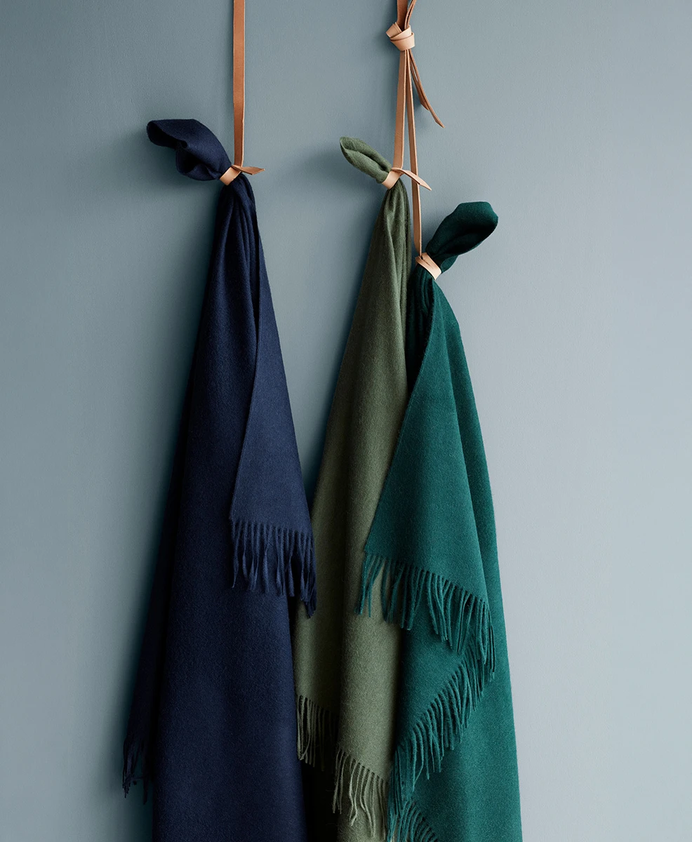 Elvang classic pledd i alpakkaull. Vakker grønnfarge.