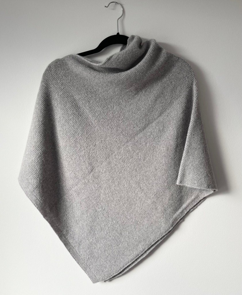 Gullfugl ponco i merinoull