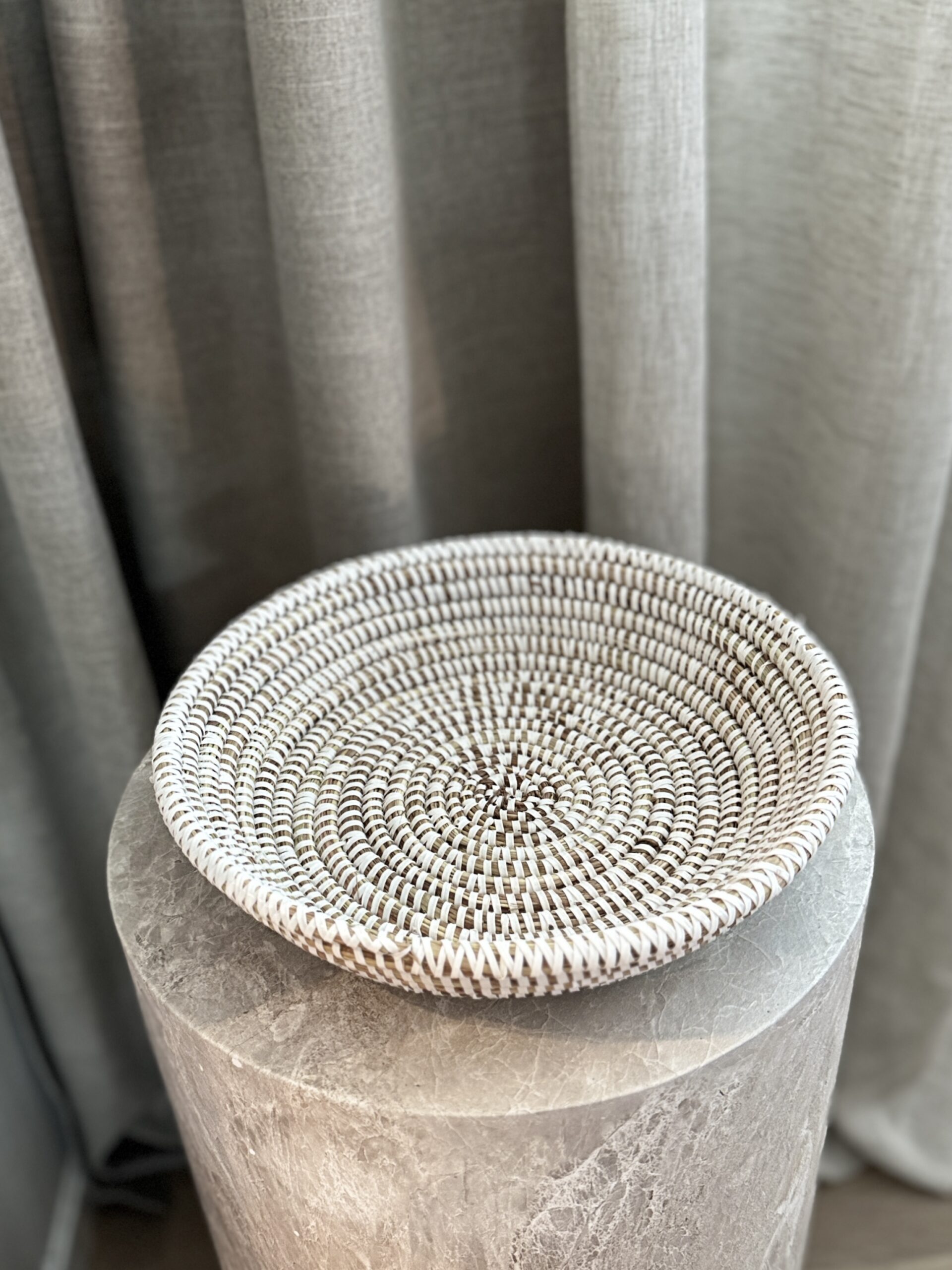 Kurvfat - brødkurv - fruktkurv - hvit - m