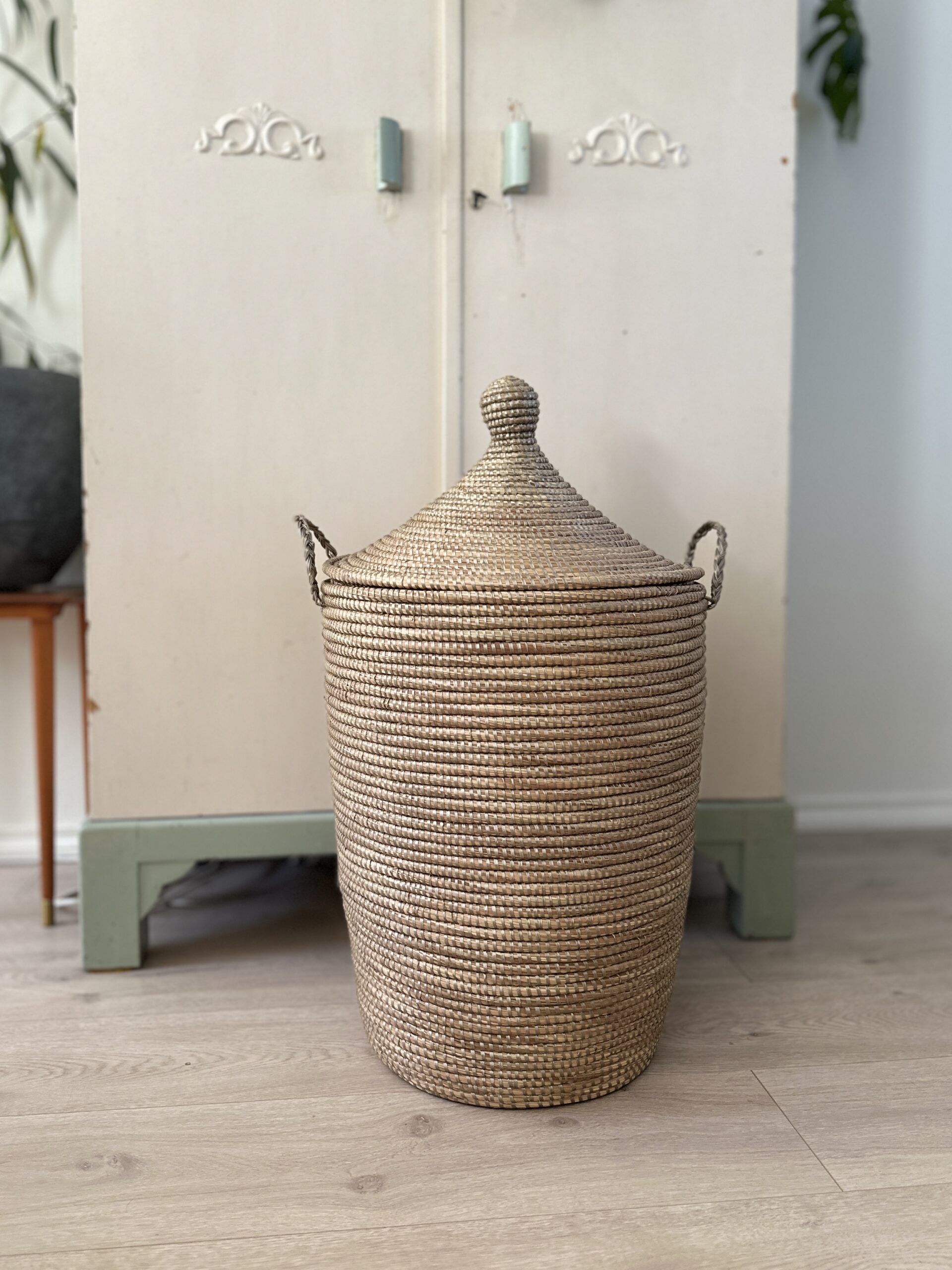 Afrikansk Sultan kurv med lokk gylden beige
