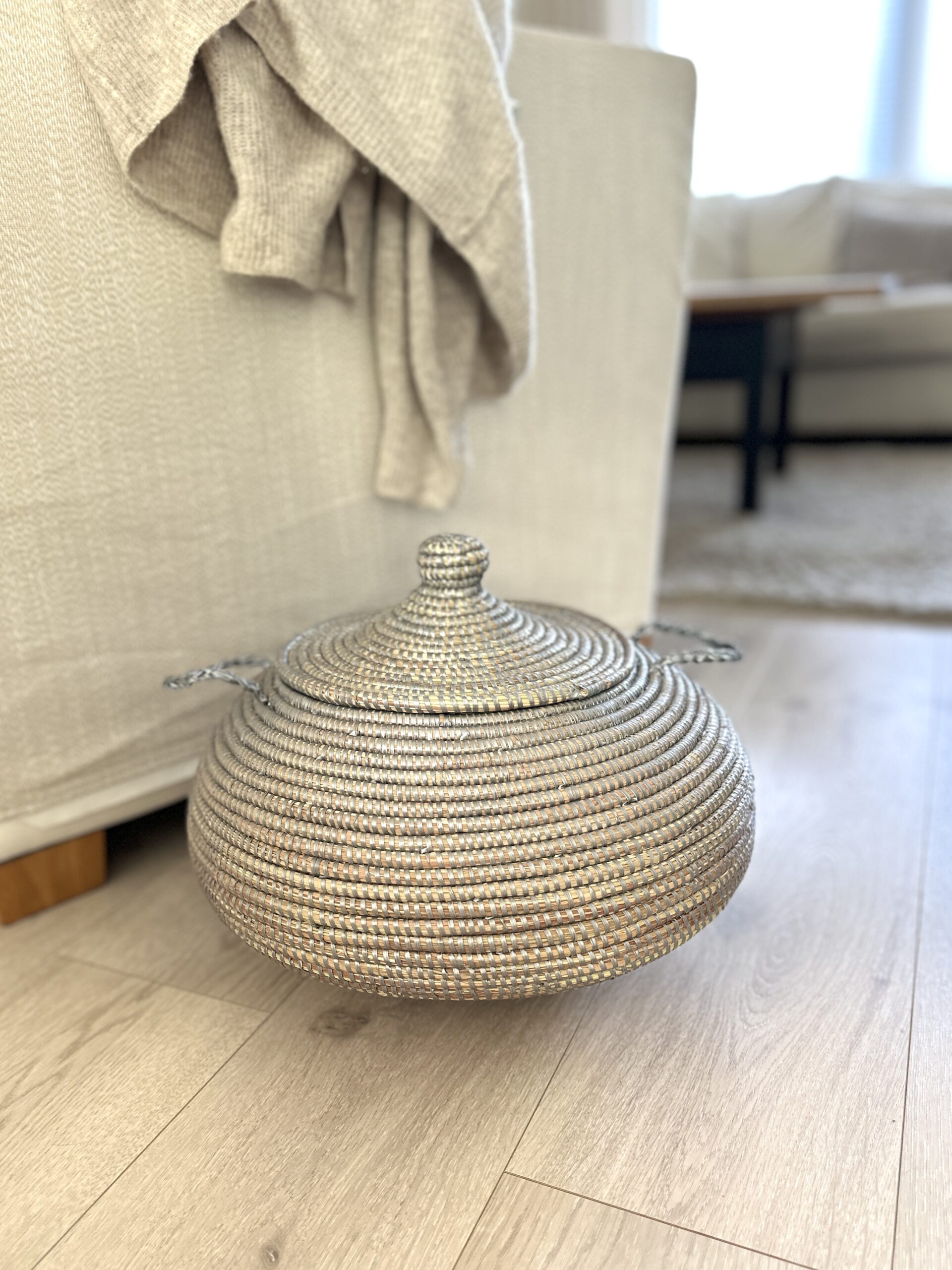 afrikansk alibaba kurv med gylden farge
